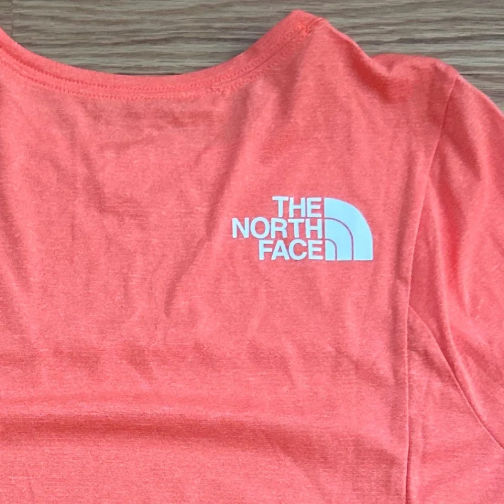 The North Face NWOT Women's Performance Tee (M) - Picture 6 of 10